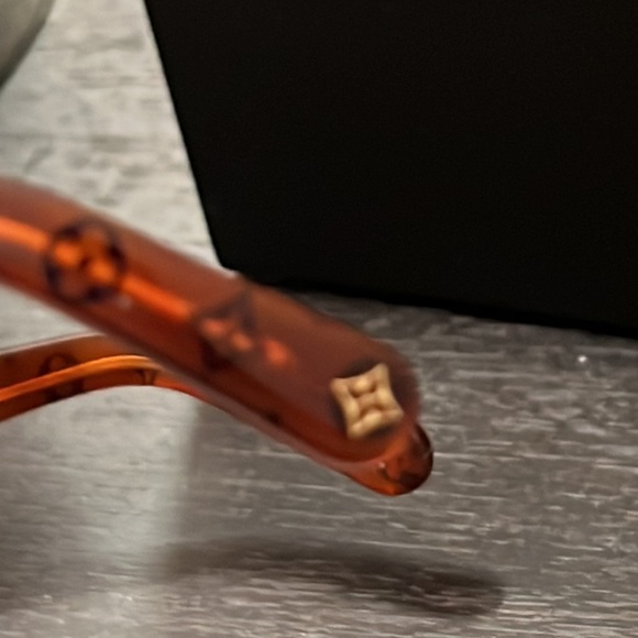 Louis Vuitton Blade sunglasses in tortoise monogram - Picture 5 of 11
